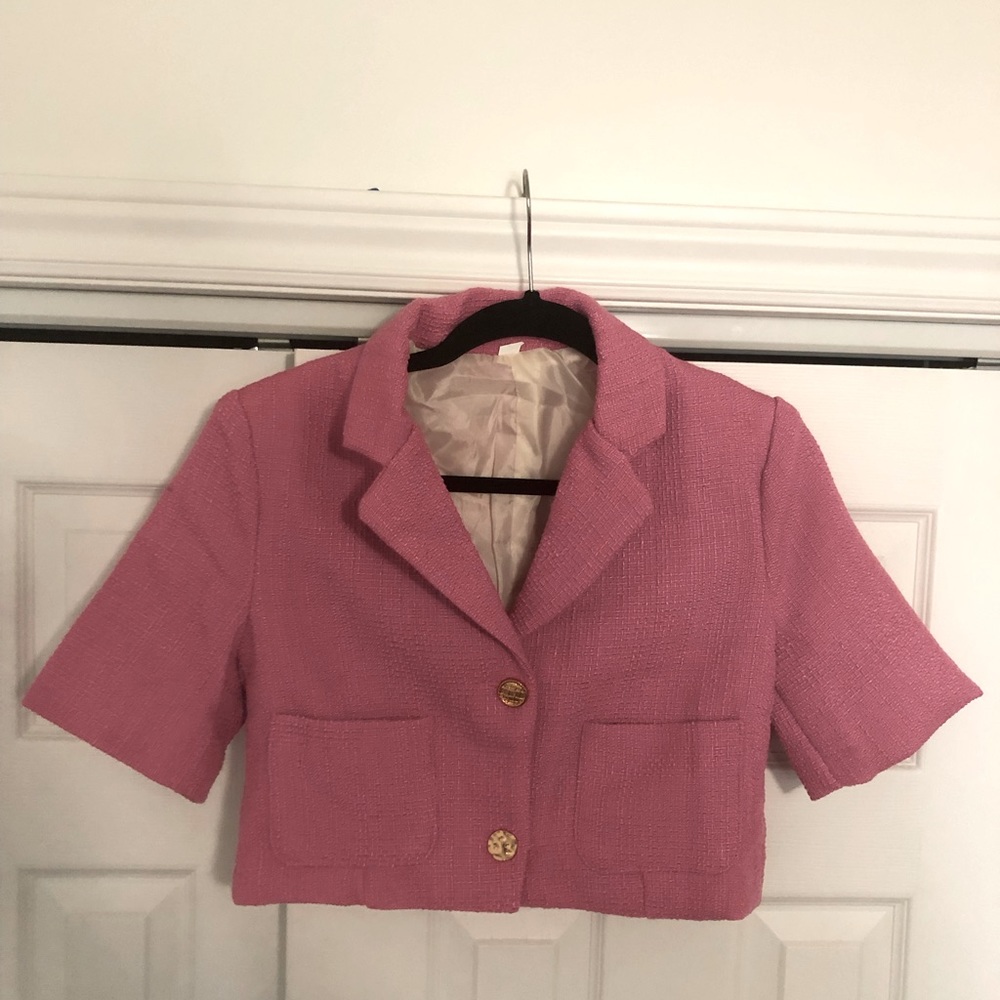 Crop short sleeve pink tweed blazer.